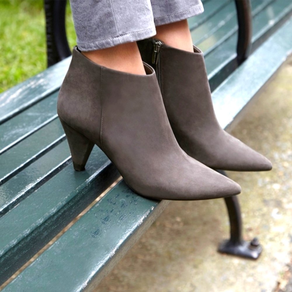 Suede Leather Charcoal Boots Size 10 Vince Camuto Grey Size EUC
